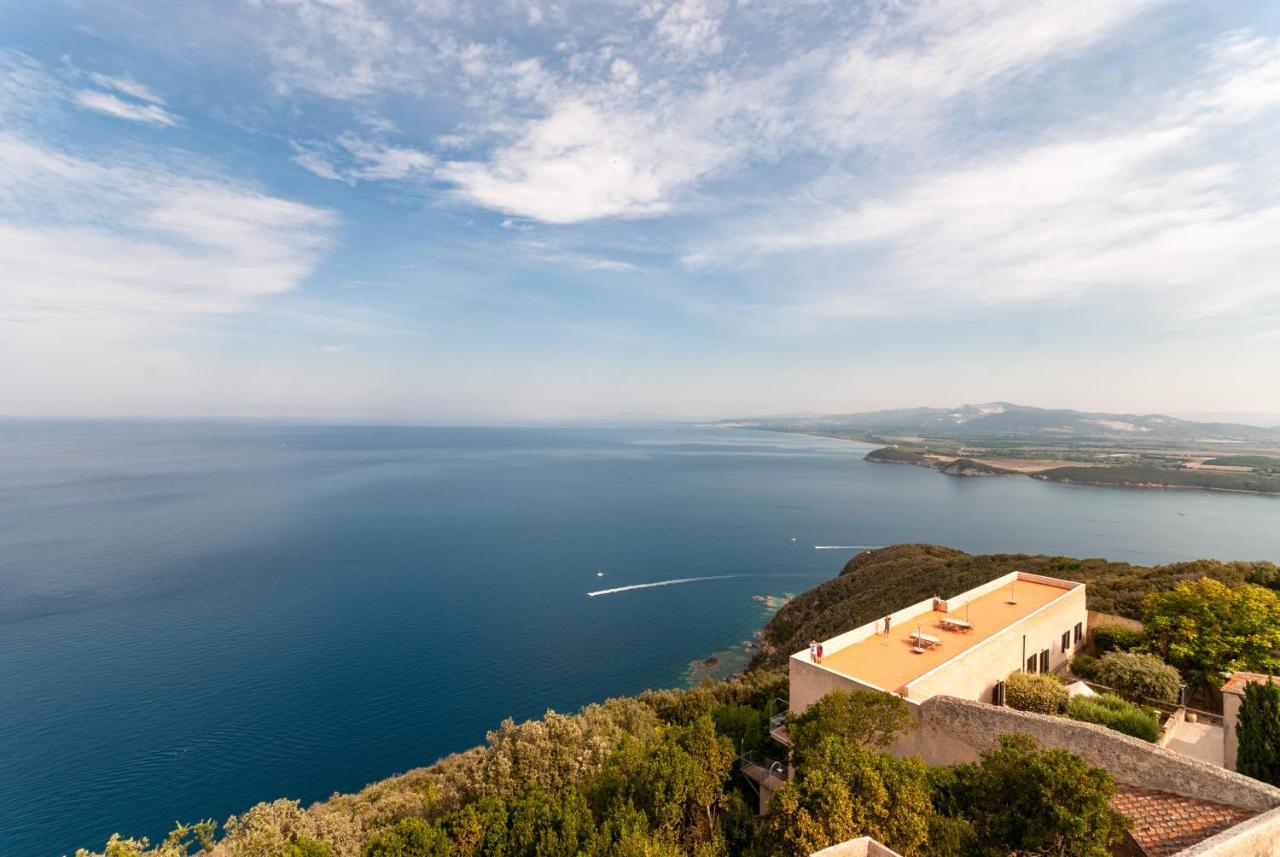 Castello Di Populonia Villa A Mare Exterior photo