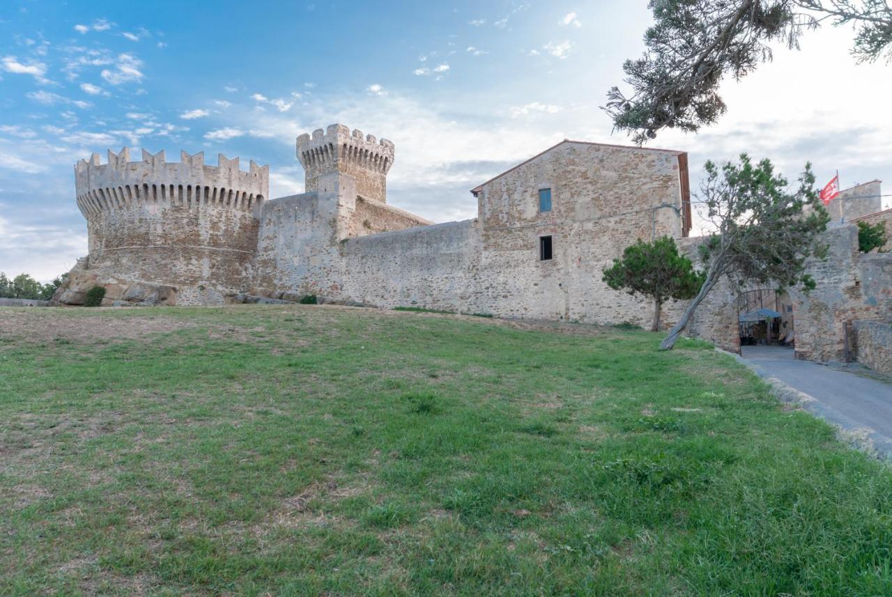 Castello Di Populonia Villa A Mare Exterior photo