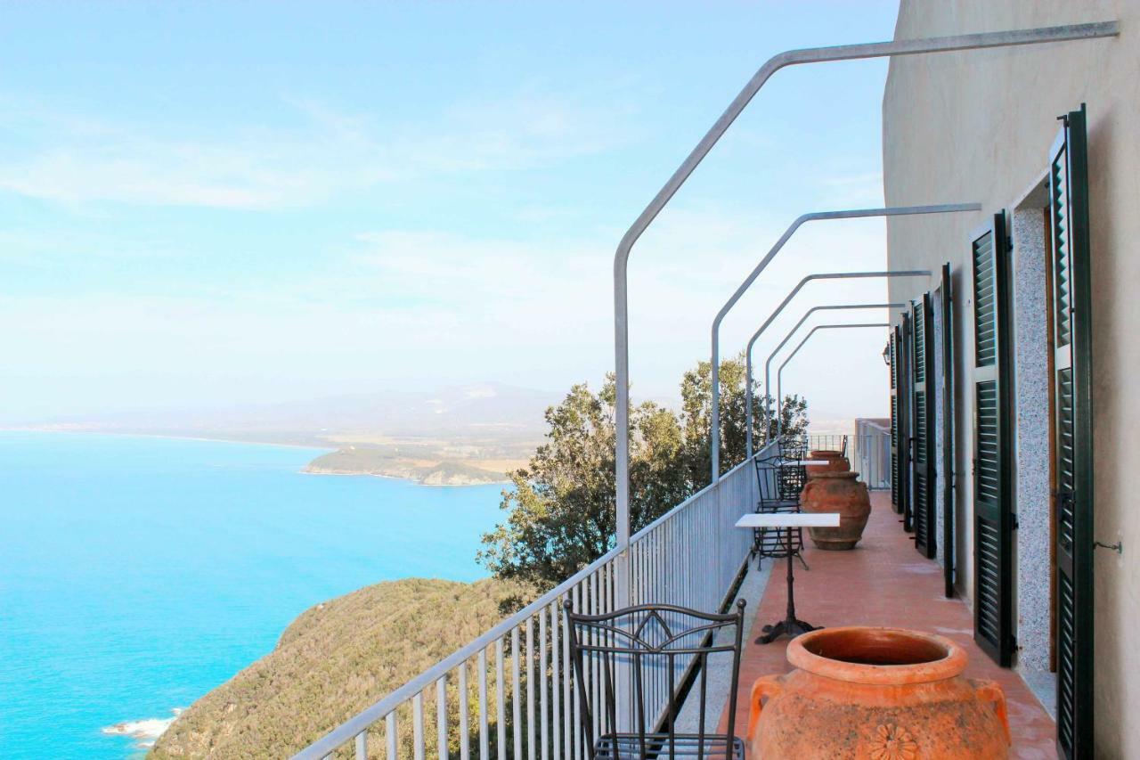 Castello Di Populonia Villa A Mare Exterior photo