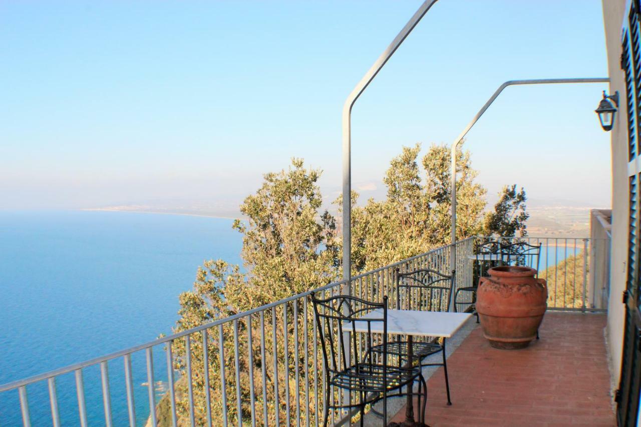 Castello Di Populonia Villa A Mare Exterior photo