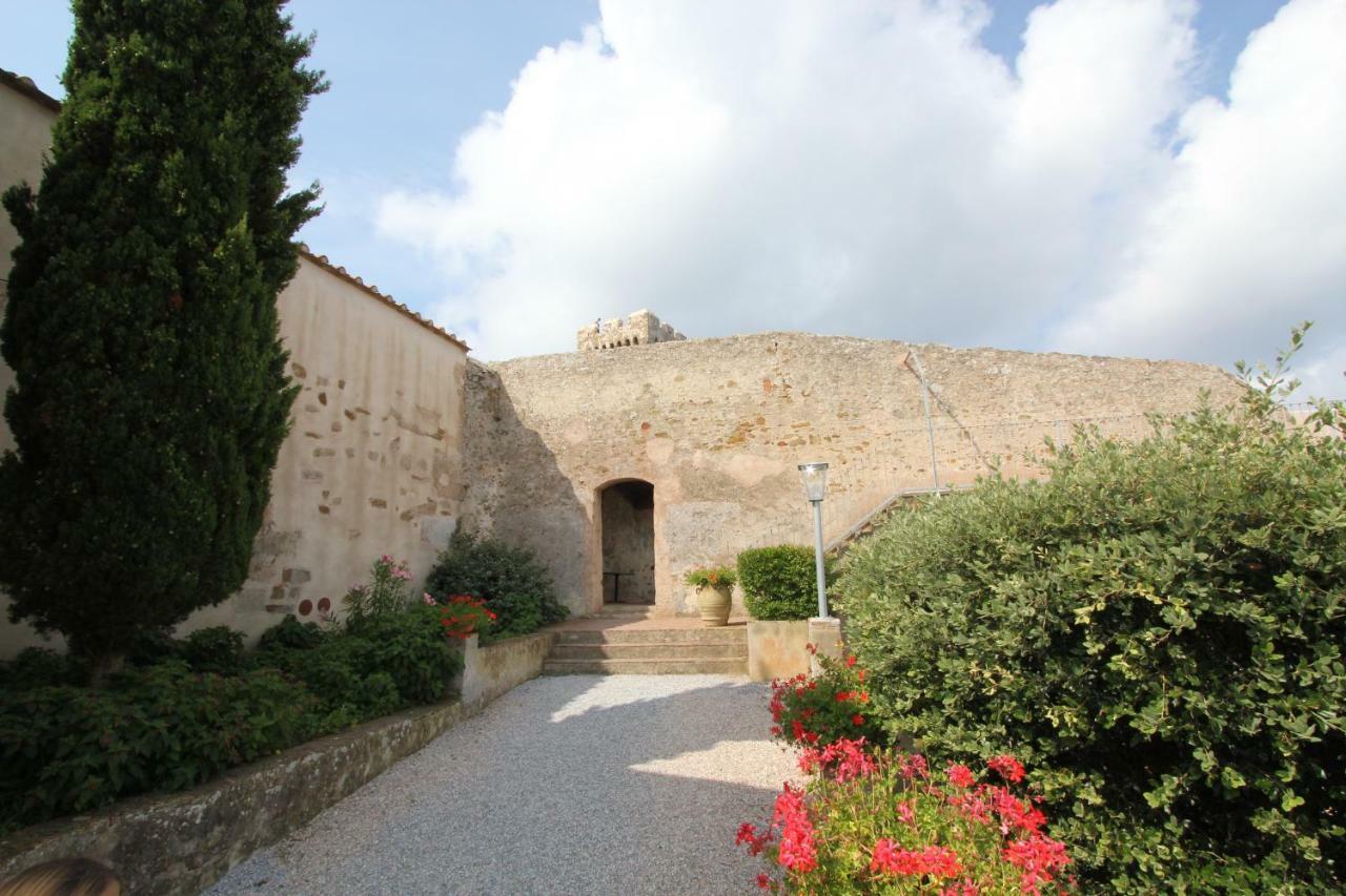 Castello Di Populonia Villa A Mare Exterior photo
